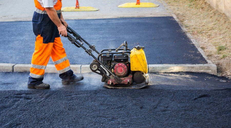 Professional gutter cleaning in Austinville, IA